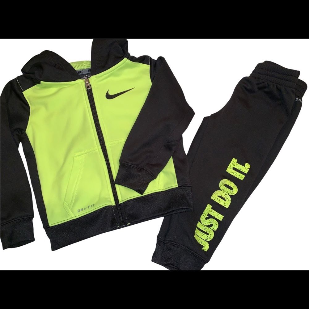 Boys size 2T Nike matching set of pants and zippered jacket.